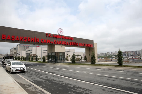 Foto - İmamoğlu bütçeyi bahane edip yapmamıştı: Dev hastanenin yolları tamamlandı