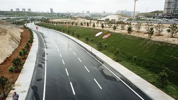 Foto - İmamoğlu bütçeyi bahane edip yapmamıştı: Dev hastanenin yolları tamamlandı