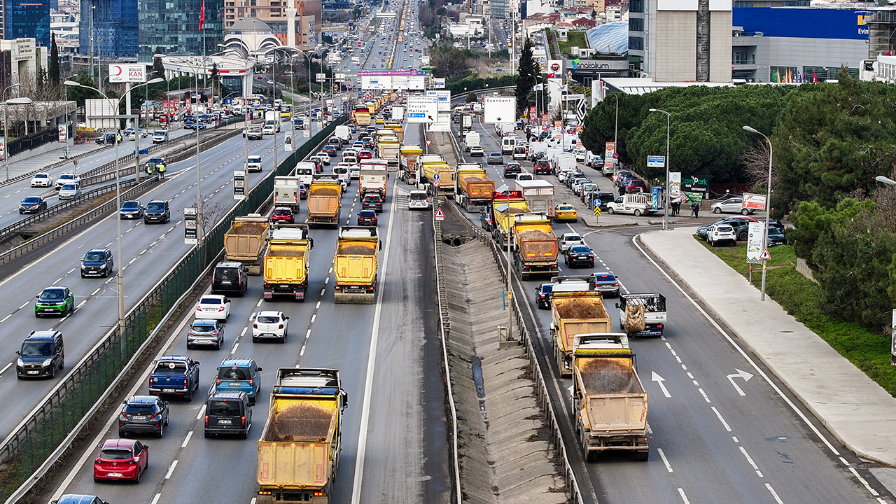 Foto - İmamoğlu hafriyatçıları da çıldırttı! Yollara döküldüler