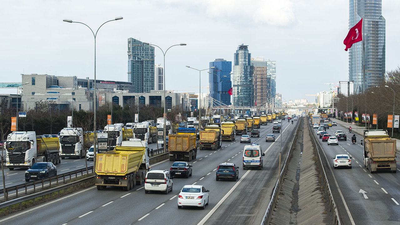 Foto - İmamoğlu hafriyatçıları da çıldırttı! Yollara döküldüler