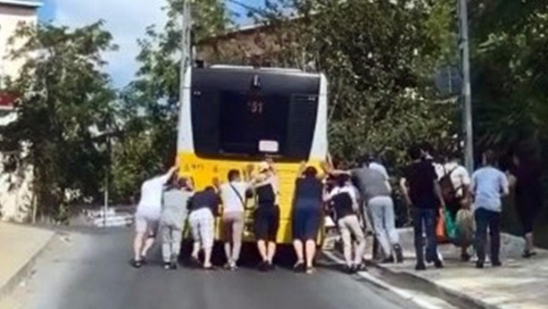 Foto - İmamoğlu rekora koşuyor! Bir günde tam 7 otobüs yolda kaldı