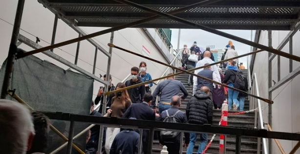 Foto - İmamoğlu'na tepki yağıyor! Metrobüs durağına gidenler şoke oldu