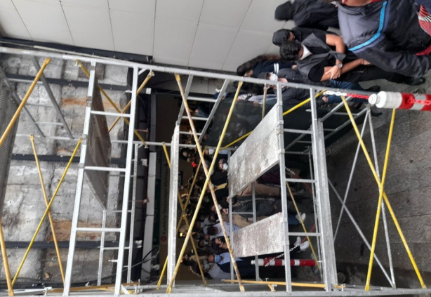 Foto - İmamoğlu'na tepki yağıyor! Metrobüs durağına gidenler şoke oldu