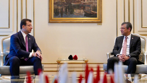 Foto - İmamoğlu’ndan Özgür Özel’i çıldırtan hareket! Hiç kimse bunu beklemiyordu! Her an gidip iki tokat atabilir
