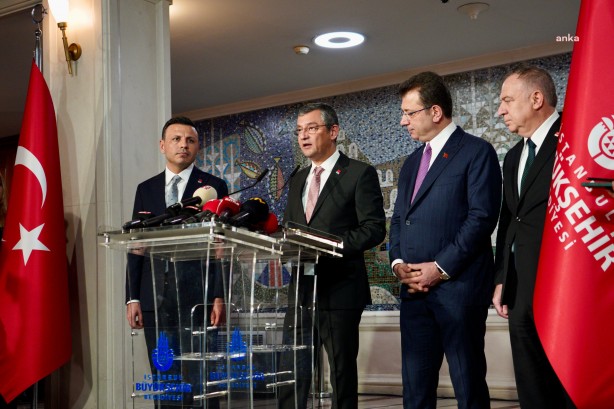 Foto - İmamoğlu’ndan Özgür Özel’i çıldırtan hareket! Hiç kimse bunu beklemiyordu! Her an gidip iki tokat atabilir