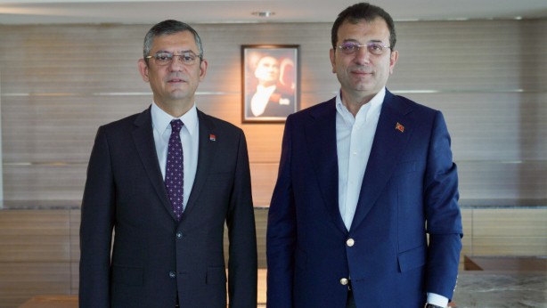 Foto - İmamoğlu’ndan Özgür Özel’i çıldırtan hareket! Hiç kimse bunu beklemiyordu! Her an gidip iki tokat atabilir