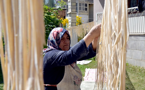 Foto - İmece usulü erişte mesaisi başladı