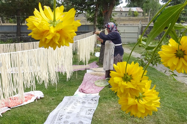 Foto - İmece usulü erişte mesaisi başladı