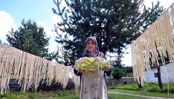 Foto - İmece usulü erişte mesaisi başladı