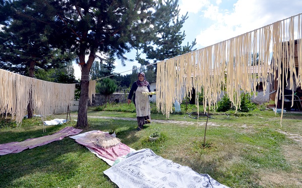 Foto - İmece usulü erişte mesaisi başladı