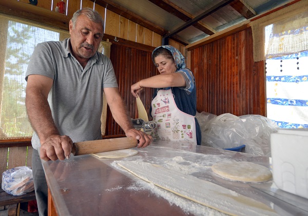 Foto - İmece usulü erişte mesaisi başladı