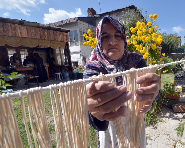 Foto - İmece usulü erişte mesaisi başladı
