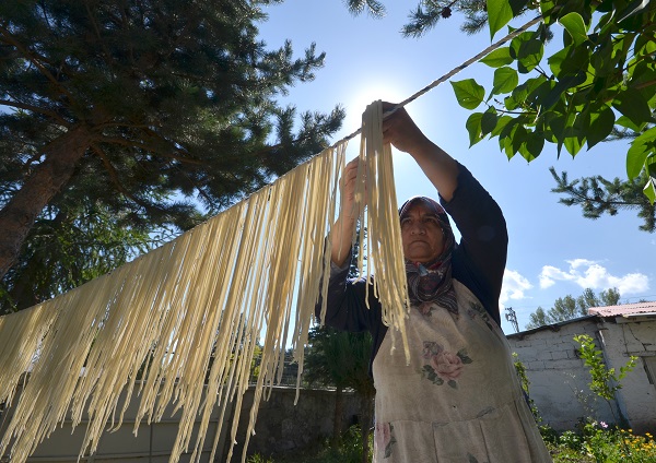 Foto - İmece usulü erişte mesaisi başladı