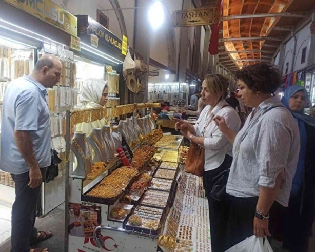 İmitasyon takılara büyük ilgi! 350 bin liraya alan da var 350 liraya alan da