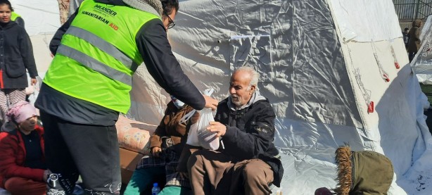 İMKANDER deprem bölgesinde! 20 bin depremzedeye sıcak yemek ve kahvaltı ikram ediliyor