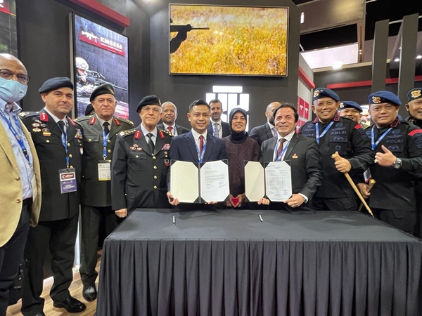 Foto - İmzalar atıldı! Türk silahlarını kullanacaklar