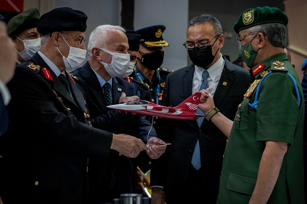 Foto - İmzalar atıldı! Türk silahlarını kullanacaklar