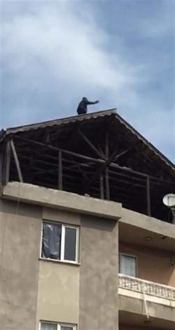 Foto - İmzaya gitmedi, tutuklamayı duyunca çatıya çıktı