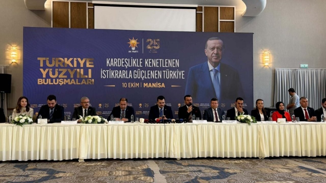 Foto - İnan: Şebekelerin elinize tutuşturduklarını okumayın! Dedikodulara baksak Özel Manisa’da sokağa çıkamaz