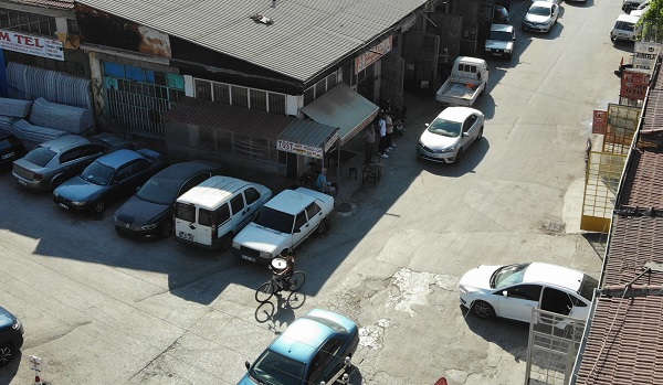 Foto - İnanılır gibi değil! Bakın çayları nasıl dağıtıyor