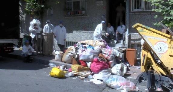 Foto - İnanılır gibi değil! Bu evden 5 ton çöp çıktı