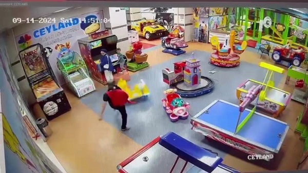 Foto - İnanılır gibi değil! Madde bağımlısı AVM'yi karıştırdı