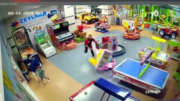 Foto - İnanılır gibi değil! Madde bağımlısı AVM'yi karıştırdı