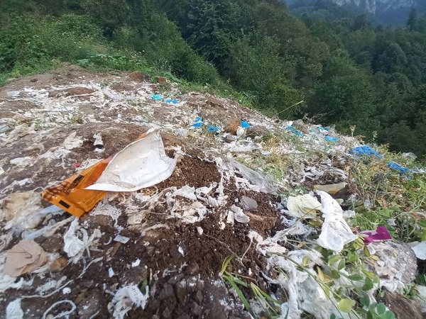 Foto - İnanılır gibi değil! Tıbbi atıkları bakın nereye attılar