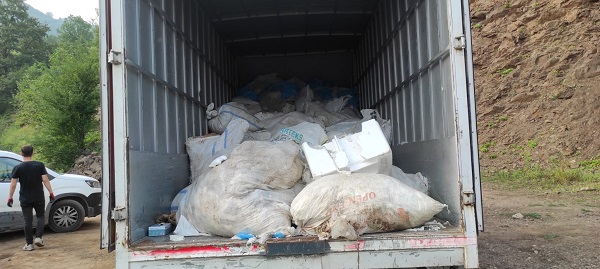 Foto - İnanılır gibi değil! Tıbbi atıkları bakın nereye attılar