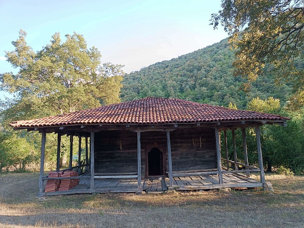 İnanılması güç ama bu caminin çivileri bile ahşap