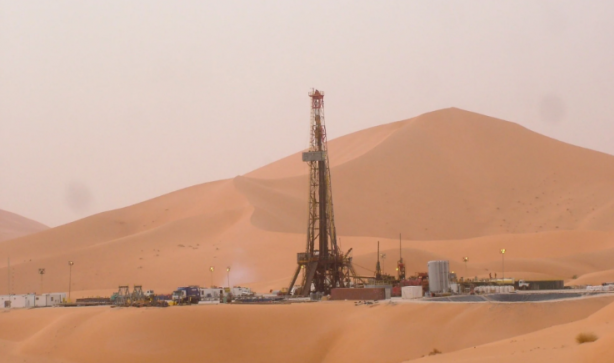 Foto - İnanılmaz bir doğalgaz keşfi yapıldı! Çölün ortasından fışkırmaya başladı