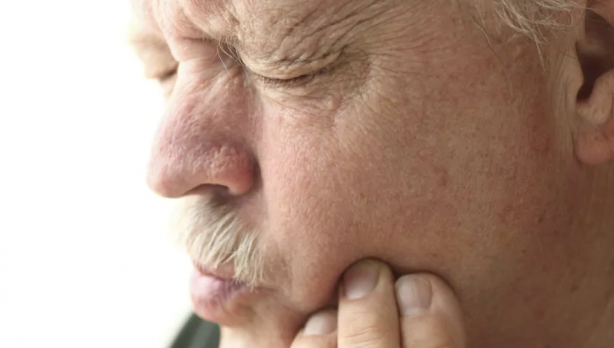 Foto - İnanılmaz faydası var: Diş ağrısı için 2 diş sarımsak!