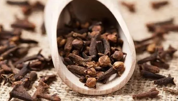 Foto - İnanılmaz faydası var: Diş ağrısı için 2 diş sarımsak!