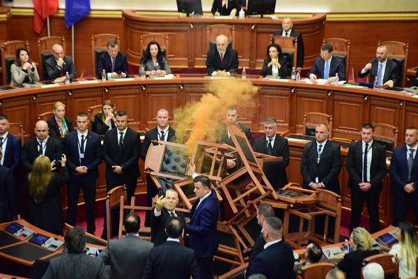 Foto - İnanılmaz görüntüler! Burası sokak değil meclis