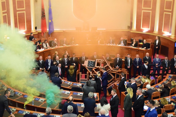 Foto - İnanılmaz görüntüler! Burası sokak değil meclis