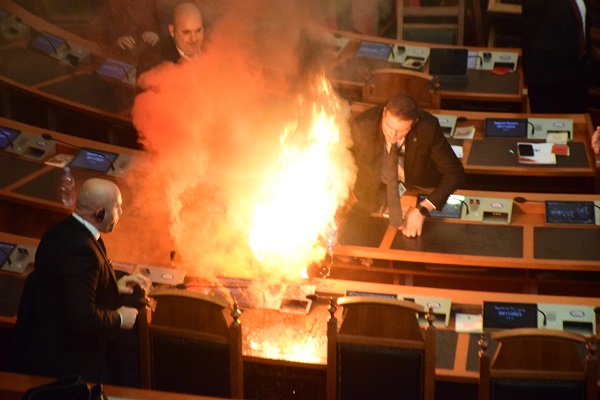 Foto - İnanılmaz görüntüler! Burası sokak değil meclis