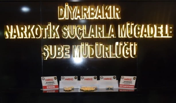 İnanılmaz görüntüler! Mide ve bağırsaklarında uyuşturucu ile böyle yakalandılar