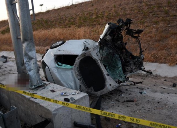 Foto - İnanılmaz kaza! Otomobilin motoru koptu