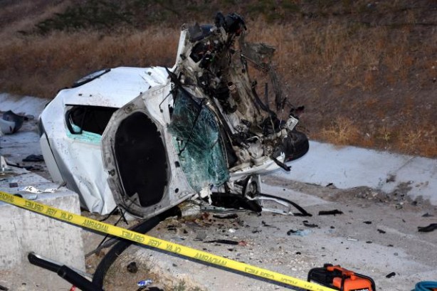 Foto - İnanılmaz kaza! Otomobilin motoru koptu