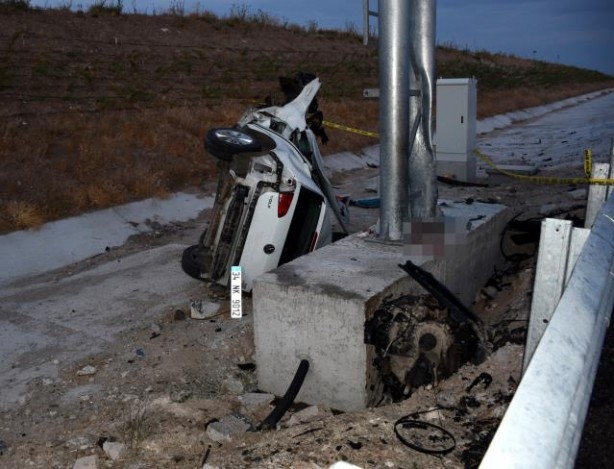 Foto - İnanılmaz kaza! Otomobilin motoru koptu