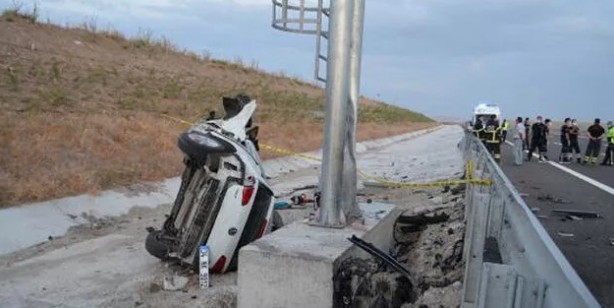 İnanılmaz kaza! Otomobilin motoru koptu