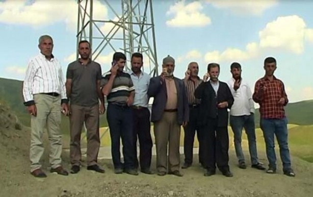 Foto - İnanılmaz olay! Her gün demir direkler üzerine çıkıyorlar