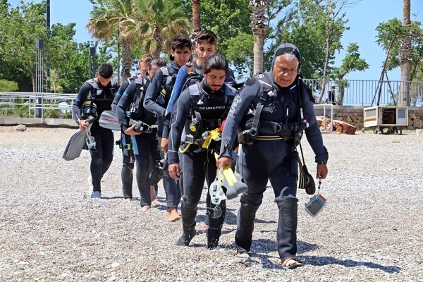 Foto - İnanması güç bu hale geldi! Denizin altında birikenler hayrete düşürdü