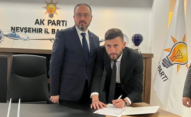 İnanmayan kimliğini soruyor! AK Parti'den milletvekili aday adayı oldu