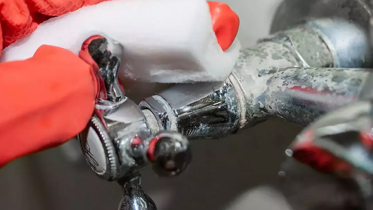 Foto - İnatçı kreç lekesinden kurtulmak bu kadar basitmiş! Çok basit yolu bakın ne, neler var! Kolayca çıktığını göreceksiniz