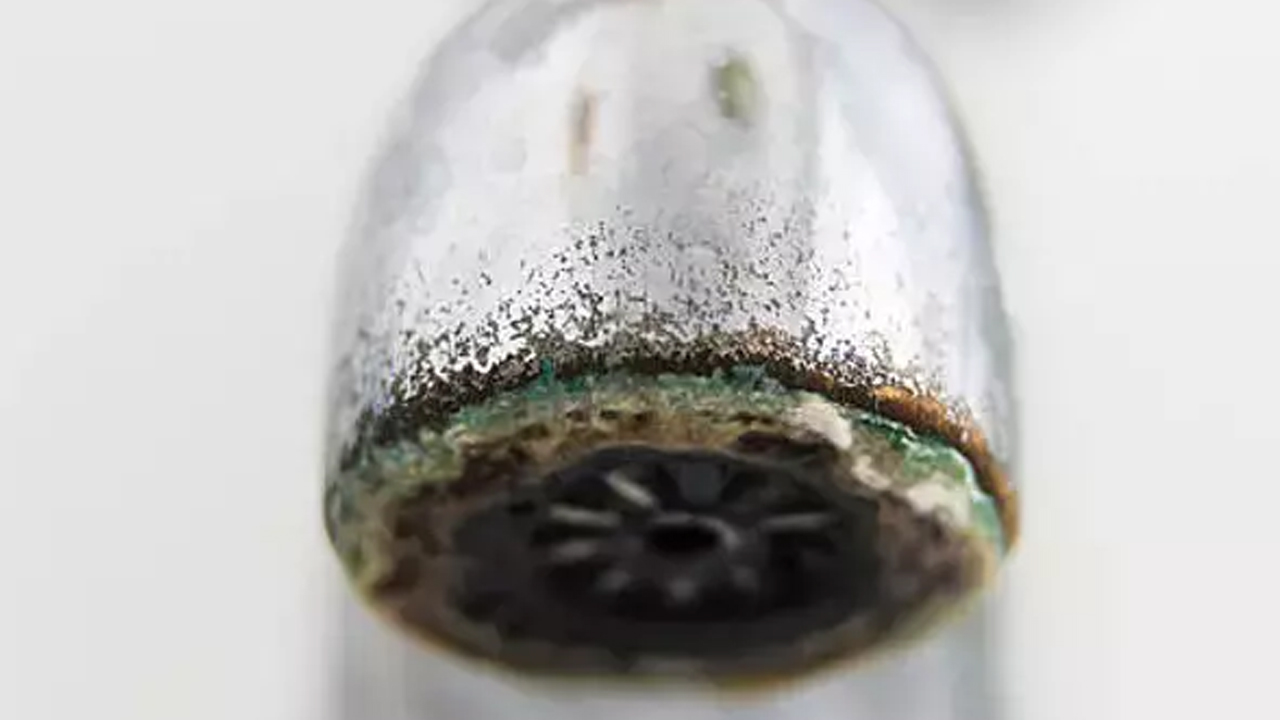 Foto - İnatçı kreç lekesinden kurtulmak bu kadar basitmiş! Çok basit yolu bakın ne, neler var! Kolayca çıktığını göreceksiniz