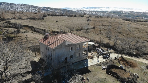 Foto - İnceleme ekipleri bile şaşkın! Binanın hikayesini duyanlar hayret ediyor