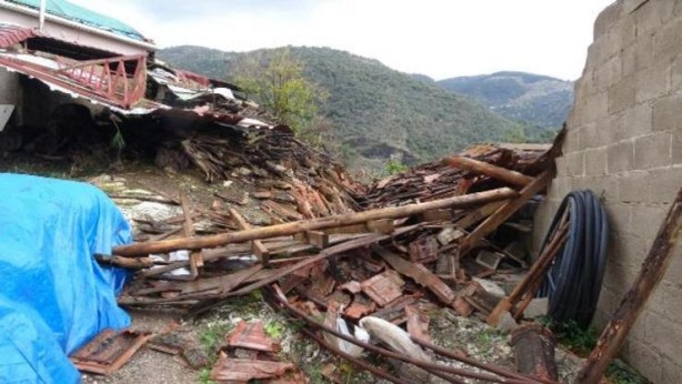 Foto - İncirliova'da fırtına ve hortum: 15 ev zarar gördü, çok sayıda ağaç devrildi