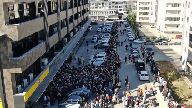 Foto - İndirim izdihamı! Herkes birbirini ezdi