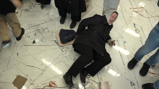 Foto - İndirim izdihamı! Herkes birbirini ezdi